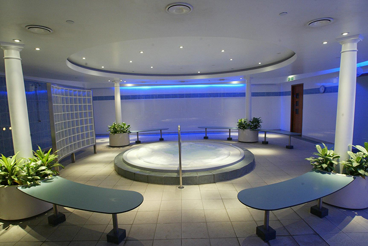 Gatwick hotels with leisure facilities Swimming Pools, Gyms, Spa